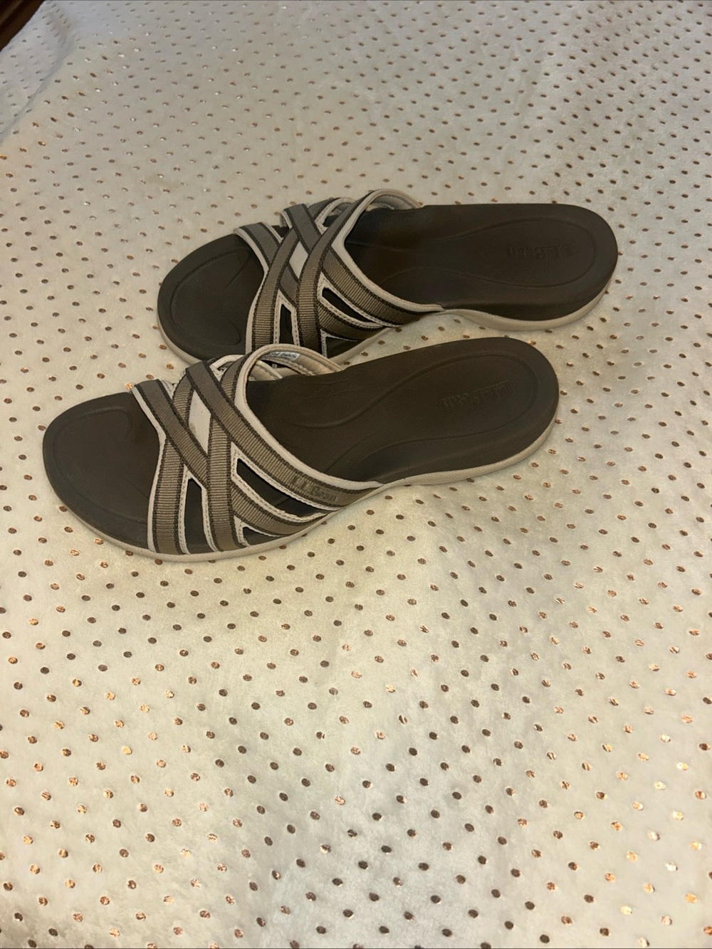 LL Bean Women's Crisscross Slide Sandals in Brown and Cream 10
